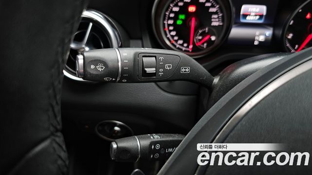 Mercedes-Benz GLA-Class GLA220