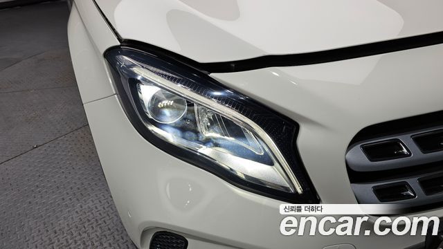 Mercedes-Benz GLA-Class GLA220