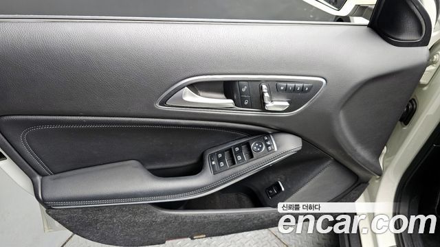 Mercedes-Benz GLA-Class GLA220
