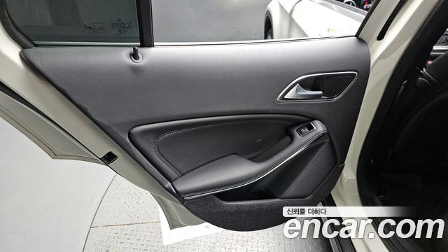 Mercedes-Benz GLA-Class GLA220