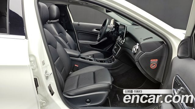 Mercedes-Benz GLA-Class GLA220