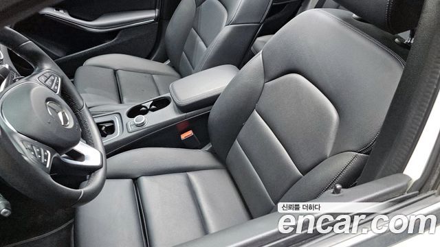 Mercedes-Benz GLA-Class GLA220
