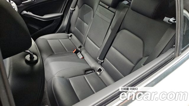 Mercedes-Benz GLA-Class GLA220
