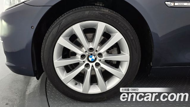 BMW 5-Series 528i xDrive Luxury Plus