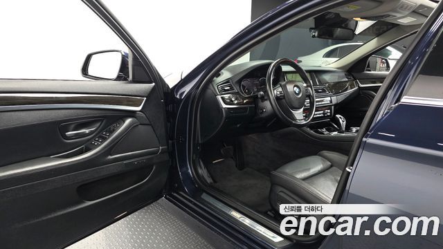 BMW 5-Series 528i xDrive Luxury Plus
