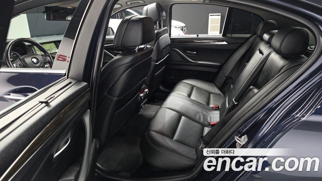 BMW 5-Series 528i xDrive Luxury Plus