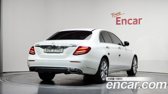 Mercedes-Benz E-Class E300 4MATIC Exclusive