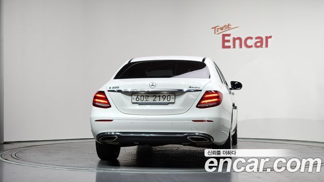 Mercedes-Benz E-Class E300 4MATIC Exclusive