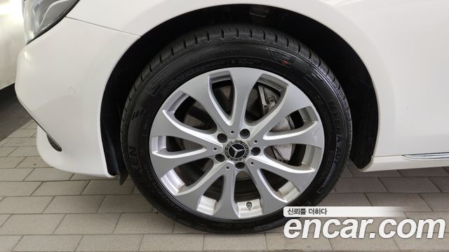 Mercedes-Benz E-Class E300 4MATIC Exclusive