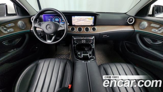 Mercedes-Benz E-Class E300 4MATIC Exclusive