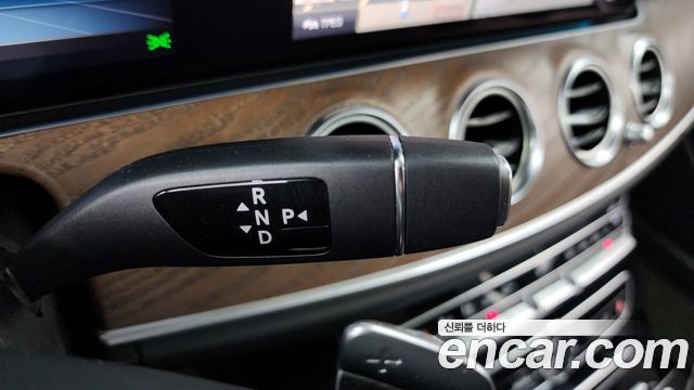 Mercedes-Benz E-Class E300 4MATIC Exclusive