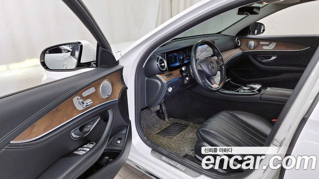 Mercedes-Benz E-Class E300 4MATIC Exclusive