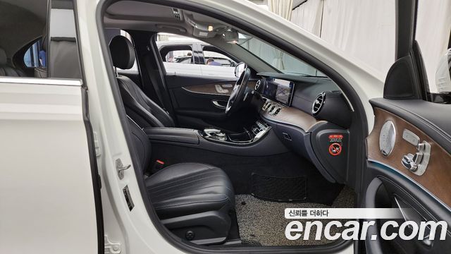 Mercedes-Benz E-Class E300 4MATIC Exclusive