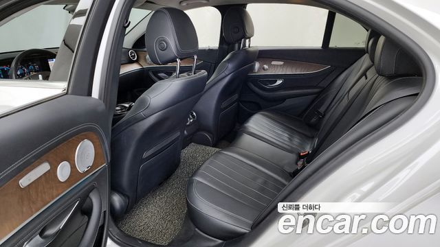 Mercedes-Benz E-Class E300 4MATIC Exclusive