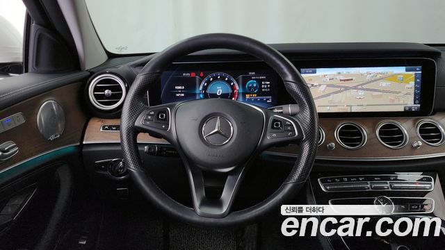 Mercedes-Benz E-Class E300 4MATIC Exclusive
