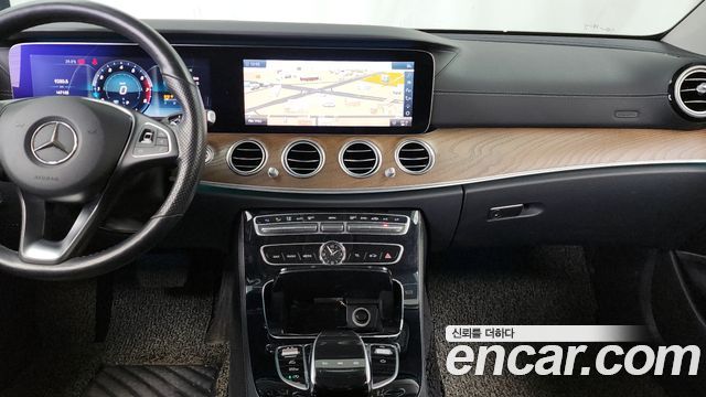 Mercedes-Benz E-Class E300 4MATIC Exclusive