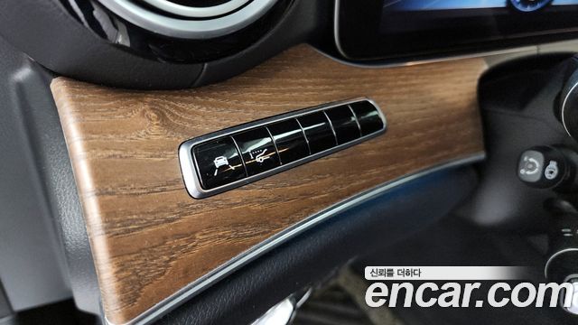 Mercedes-Benz E-Class E300 4MATIC Exclusive