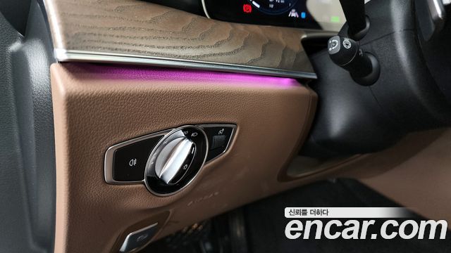Mercedes-Benz E-Class E300e 4MATIC Exclusive