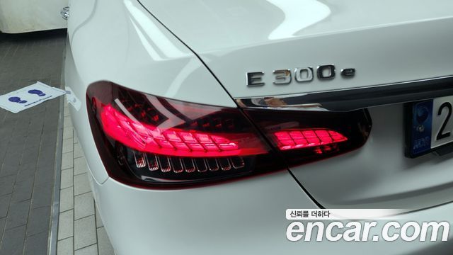 Mercedes-Benz E-Class E300e 4MATIC Exclusive