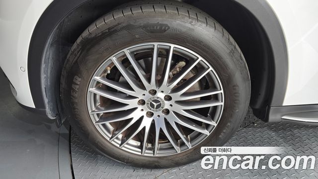 Mercedes-Benz GLC-Class GLC300 4MATIC Avnatgarde Coupe