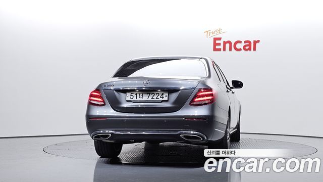 Mercedes-Benz E-Class E300 Exclusive Standard