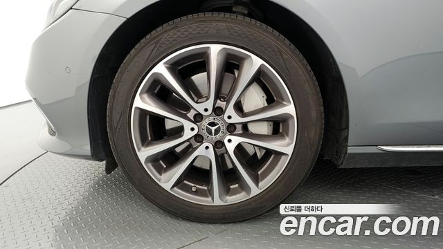 Mercedes-Benz E-Class E300 Exclusive Standard