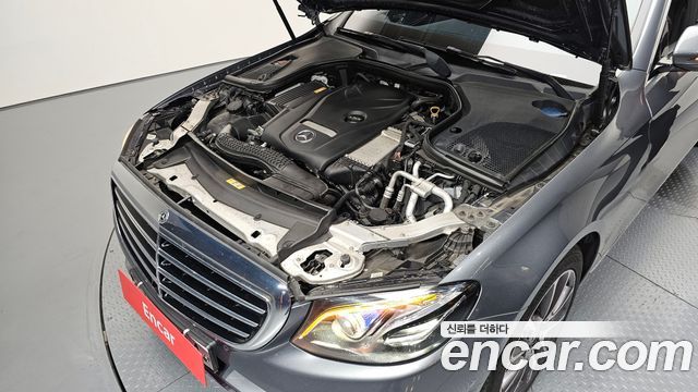 Mercedes-Benz E-Class E300 Exclusive Standard