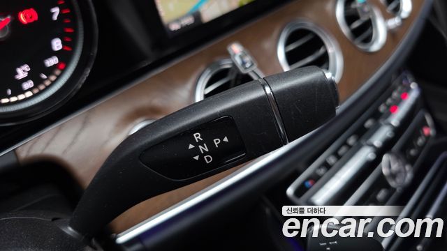 Mercedes-Benz E-Class E300 Exclusive Standard