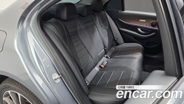 Mercedes-Benz E-Class E300 Exclusive Standard