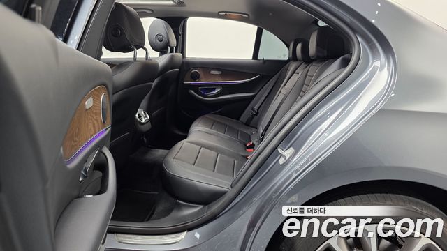 Mercedes-Benz E-Class E300 Exclusive Standard