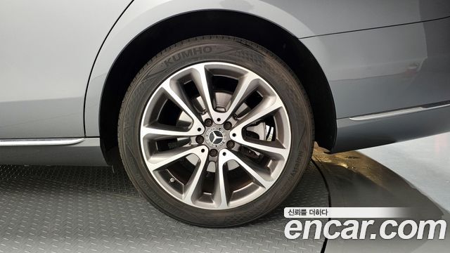 Mercedes-Benz E-Class E300 Exclusive Standard