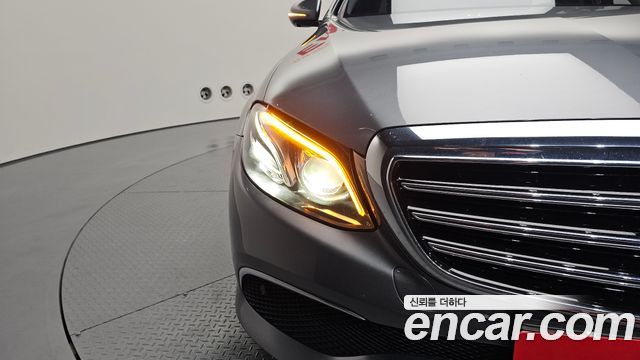 Mercedes-Benz E-Class E300 Exclusive Standard