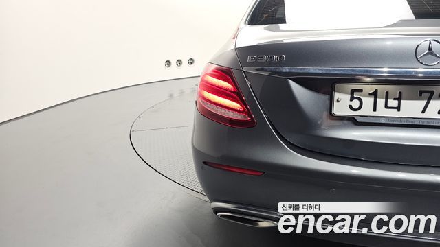 Mercedes-Benz E-Class E300 Exclusive Standard
