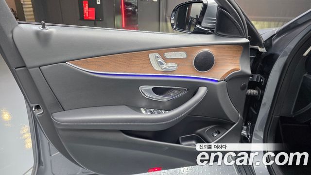 Mercedes-Benz E-Class E300 Exclusive Standard