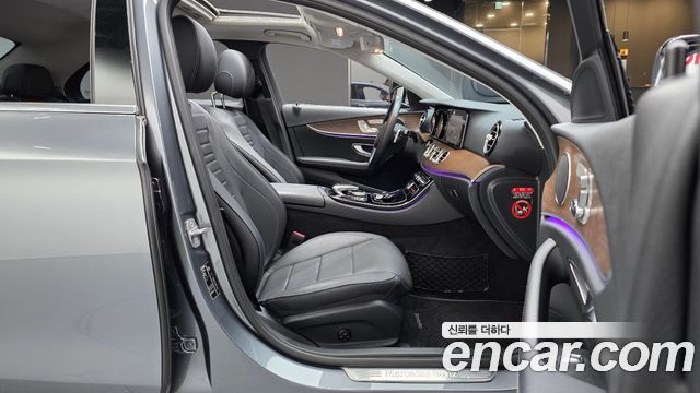 Mercedes-Benz E-Class E300 Exclusive Standard