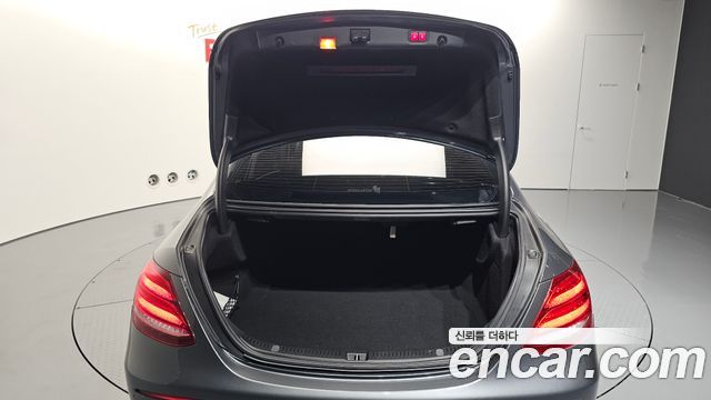 Mercedes-Benz E-Class E300 Exclusive Standard