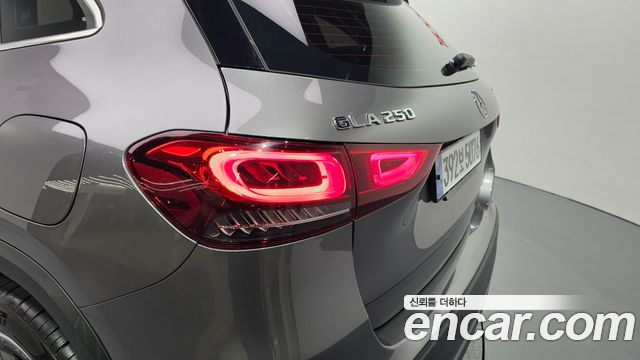 Mercedes-Benz GLA-Class GLA250 4MATIC