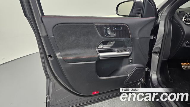 Mercedes-Benz GLA-Class GLA250 4MATIC