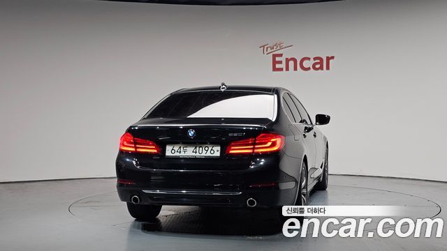 BMW 5-Series 520i Luxury