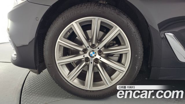 BMW 5-Series 520i Luxury
