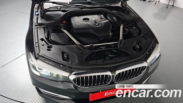 BMW 5-Series 520i Luxury