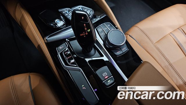 BMW 5-Series 520i Luxury