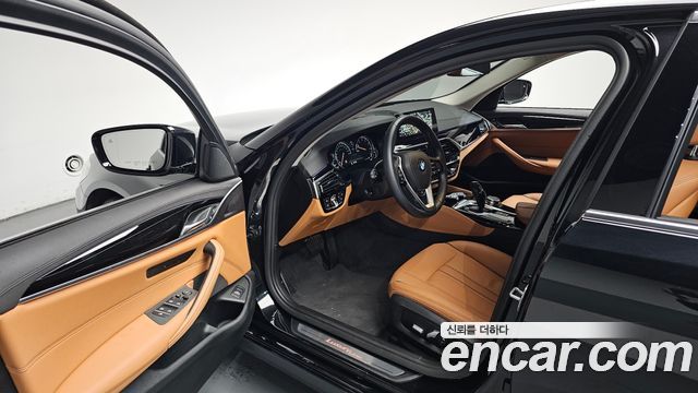BMW 5-Series 520i Luxury