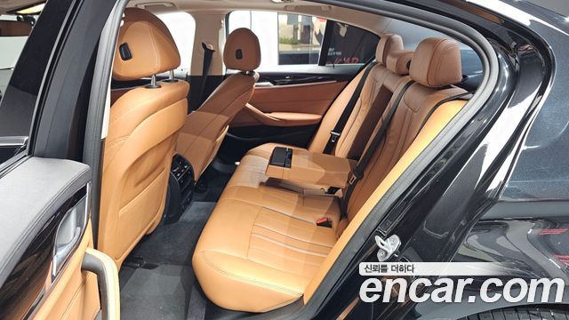 BMW 5-Series 520i Luxury