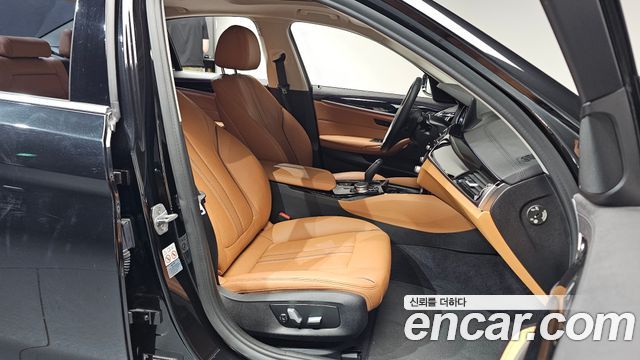 BMW 5-Series 520i Luxury