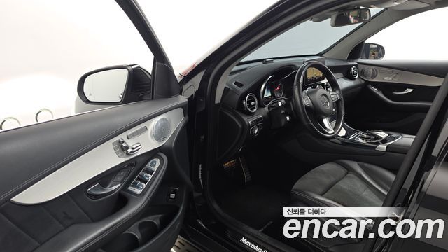 Mercedes-Benz GLC-Class GLC300 4MATIC AMG Line