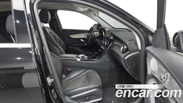 Mercedes-Benz GLC-Class GLC300 4MATIC AMG Line