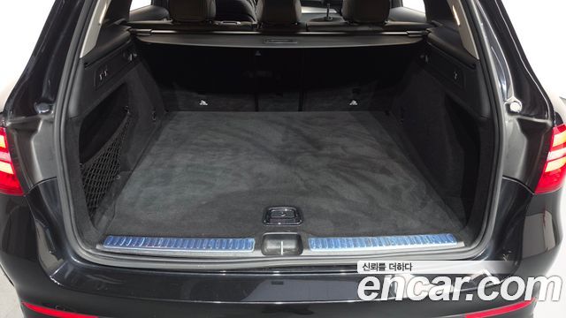 Mercedes-Benz GLC-Class GLC300 4MATIC AMG Line