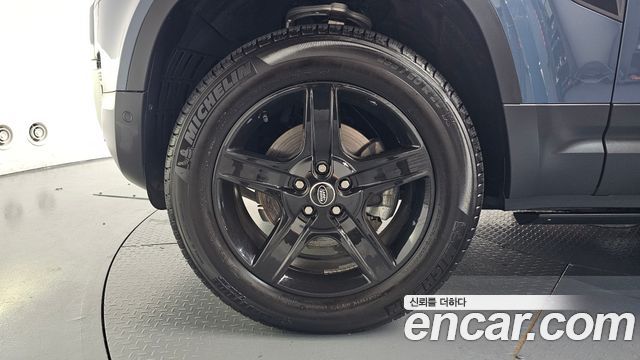 Land Rover Defender 90 D250 SE