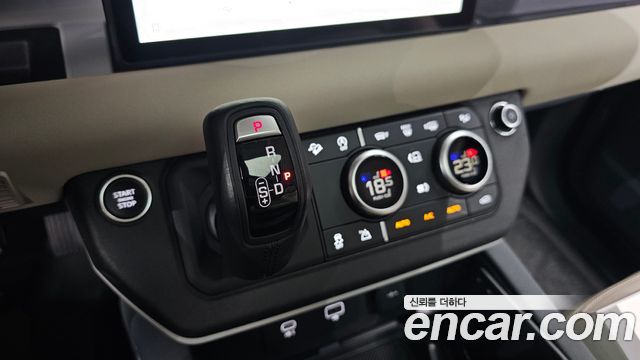 Land Rover Defender 90 D250 SE